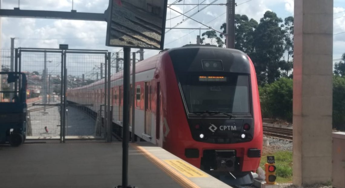 linha 13-Jade Trem série 9500 da CPTM jogo do Brasil
