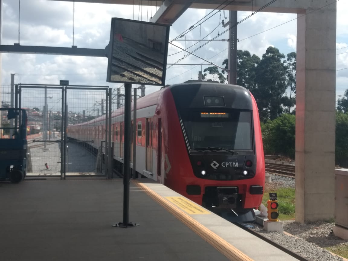 linha 13-Jade Trem série 9500 da CPTM jogo do Brasil