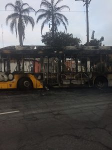 Ônibus queimado