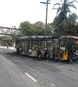 Ônibus queimado