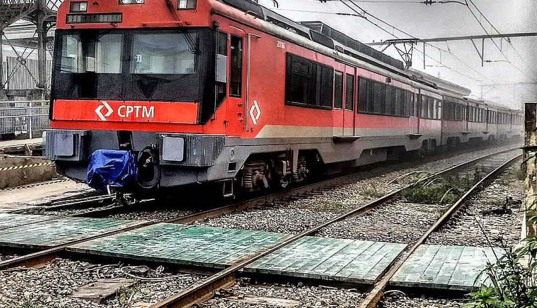 Trem série 2100 da CPTM Linha 10-Turquesa