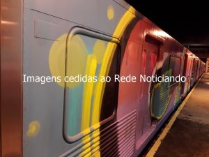 Trem vandalizado no Metrô