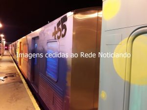 Trem vandalizado no Metrô