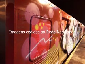 Trem vandalizado no Metrô