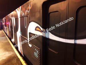 Trem vandalizado no Metrô