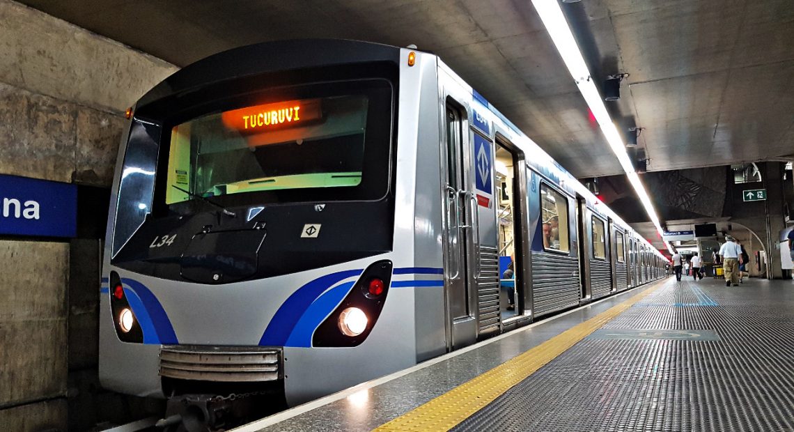 Greve do metrô Trem do metrô Linha 1-Azul Portas de plataforma