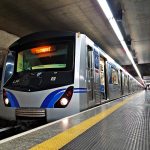 Greve do metrô Trem do metrô Linha 1-Azul Portas de plataforma