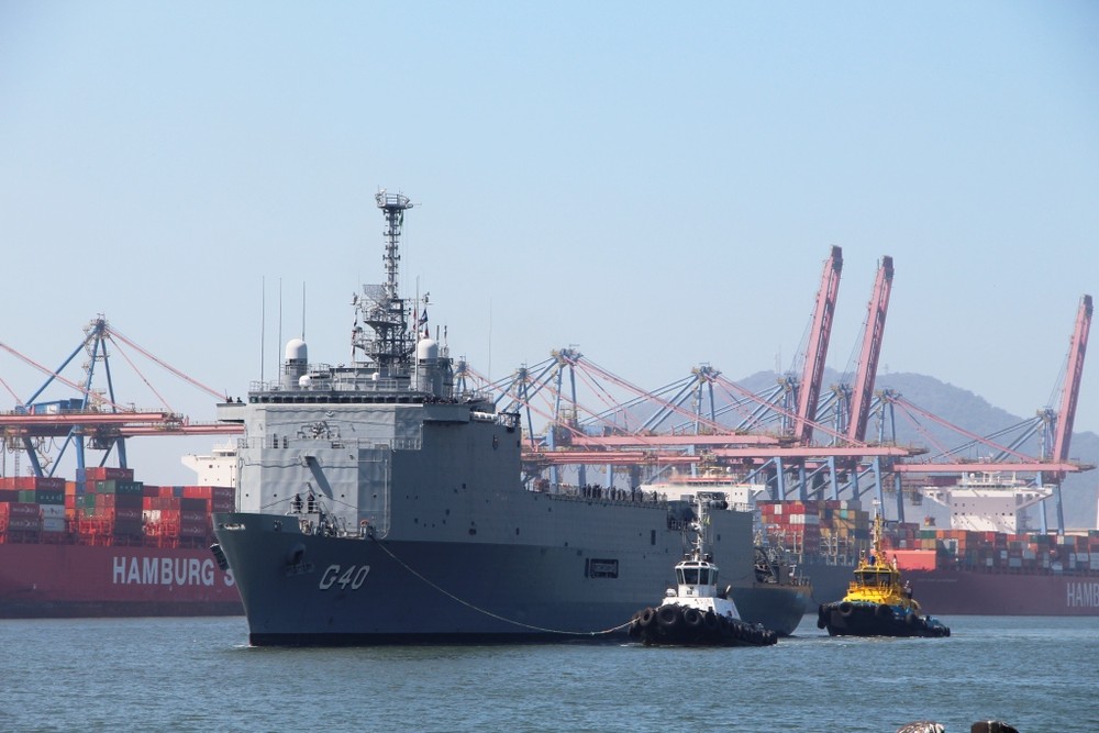 Navio da Marinha em Santos