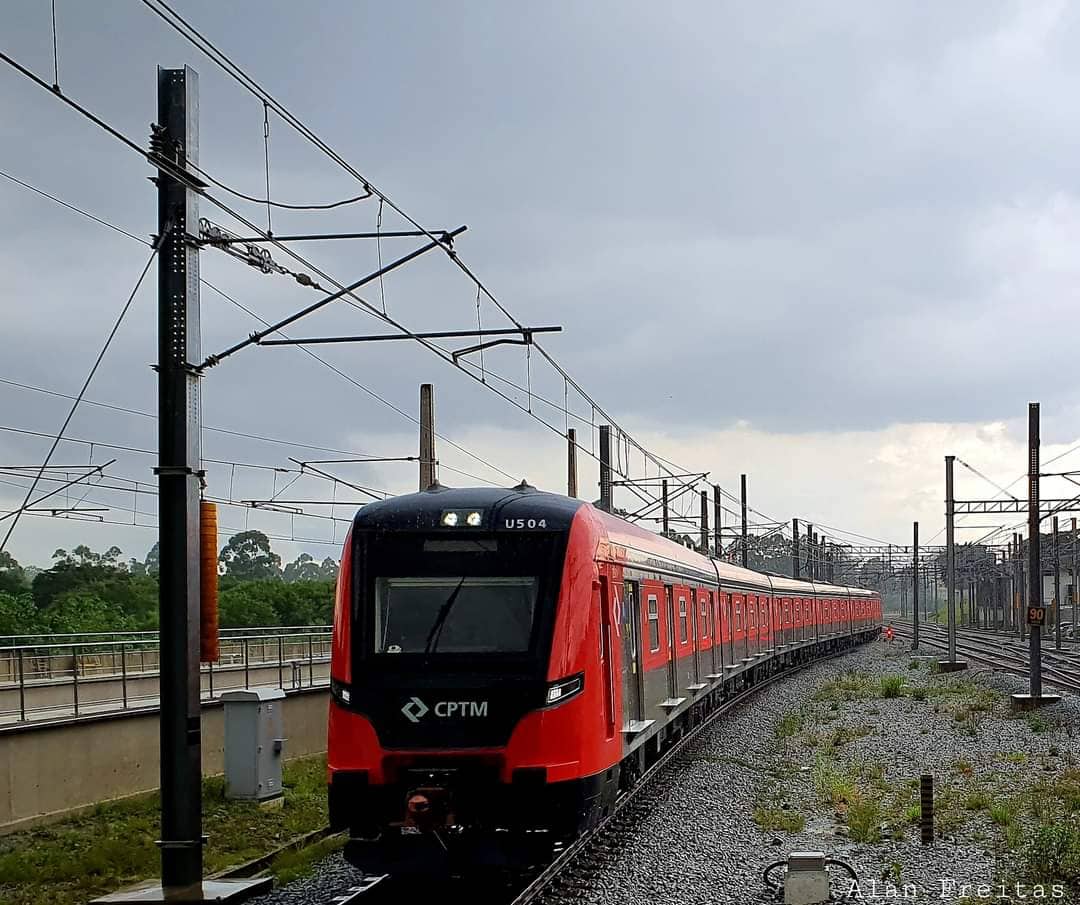 Trem da série 2500 chegando na estação Eng Goulart, FOTO Alan Freitas