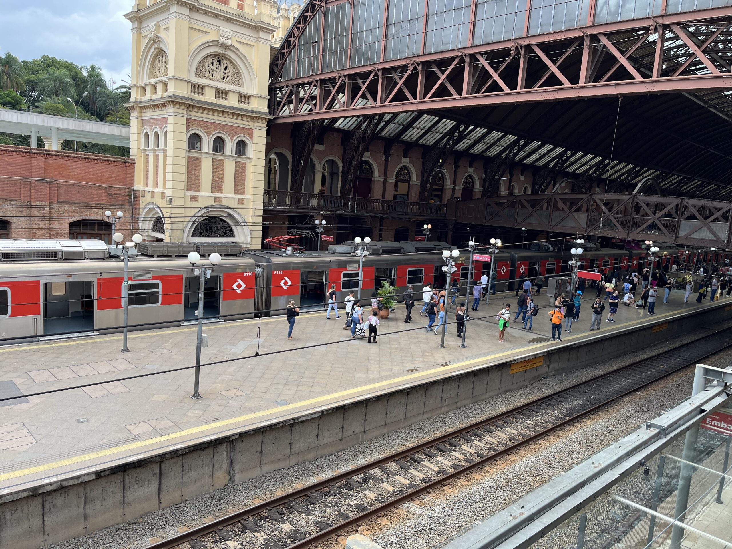 Governo de São Paulo avalia possível aumento na tarifa de trem e metrô em 2025