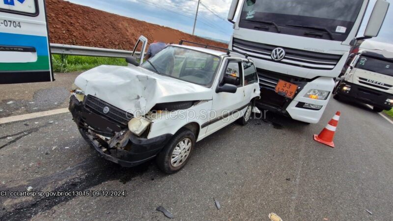 Engavetamento com carreta causa congestionamento de 2 km na Rodovia Zeferino Vaz em Campinas