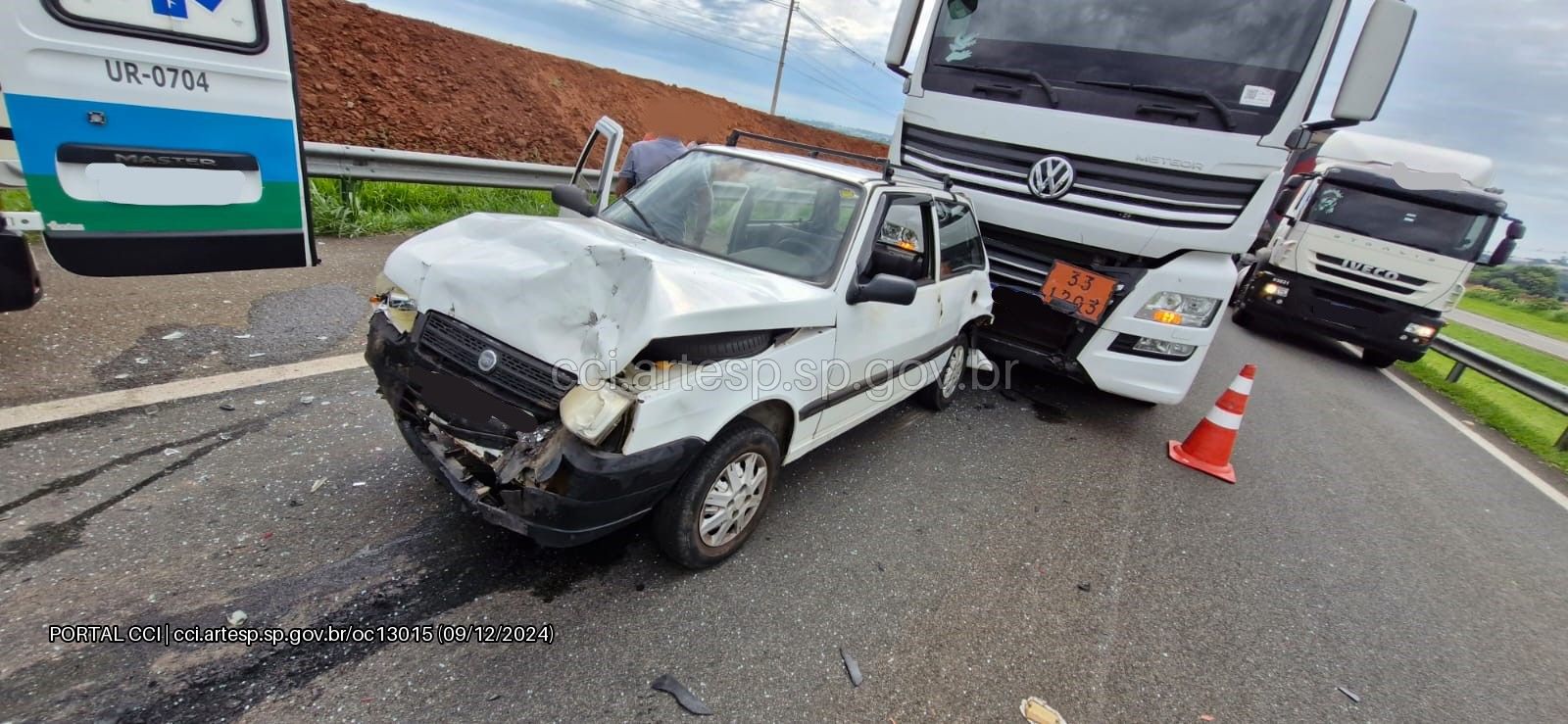 Engavetamento com carreta causa congestionamento de 2 km na Rodovia Zeferino Vaz em Campinas