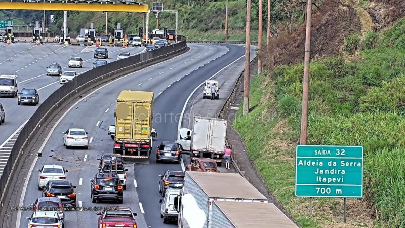 Acidente na Rodovia Castelo Branco bloqueou faixas e causa lentidão em Itapevi