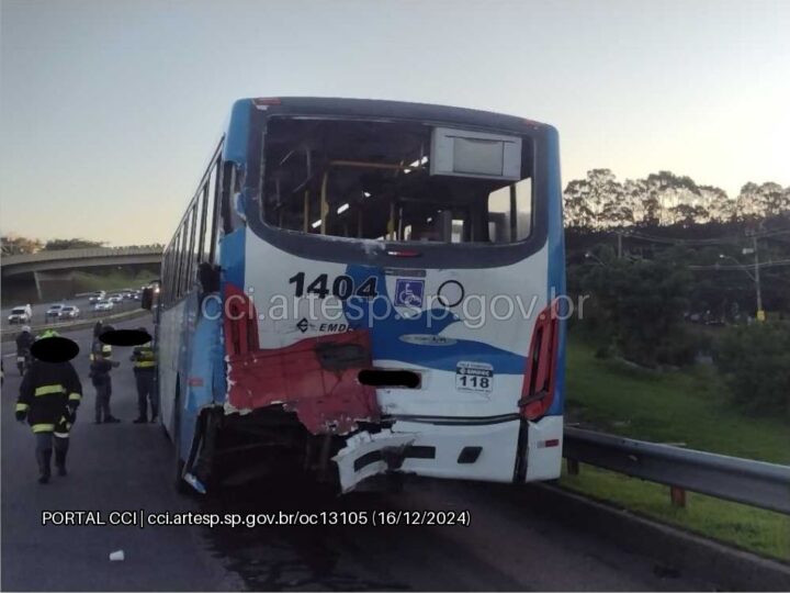 Colisão entre caminhão e ônibus na Rodovia Santos Dumont causa congestionamento em Campinas
