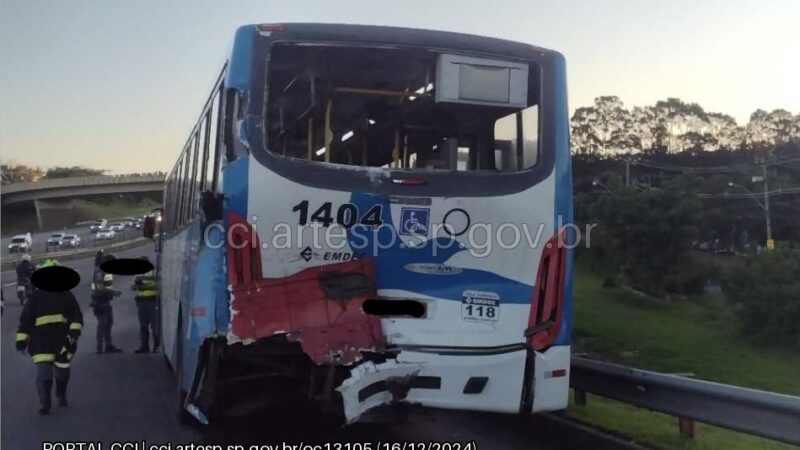 Colisão entre caminhão e ônibus na Rodovia Santos Dumont causa congestionamento em Campinas