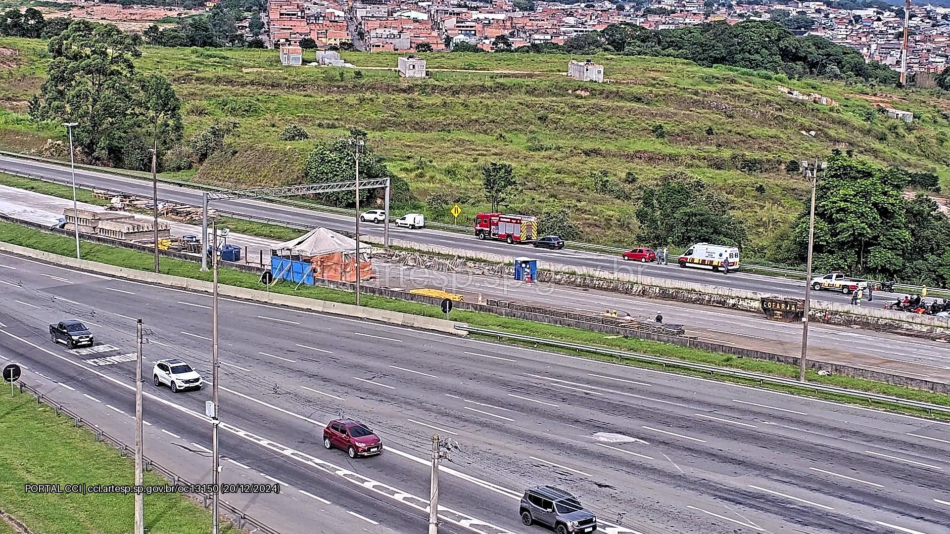 Acidente grave no Rodoanel envolve carro e moto; motociclista é levado em estado grave por helicóptero