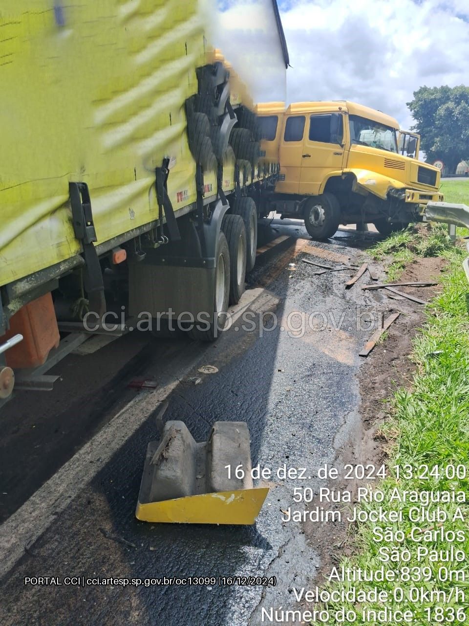 Acidente com caminhão na Rodovia Washington Luís em São Carlos causa congestionamento