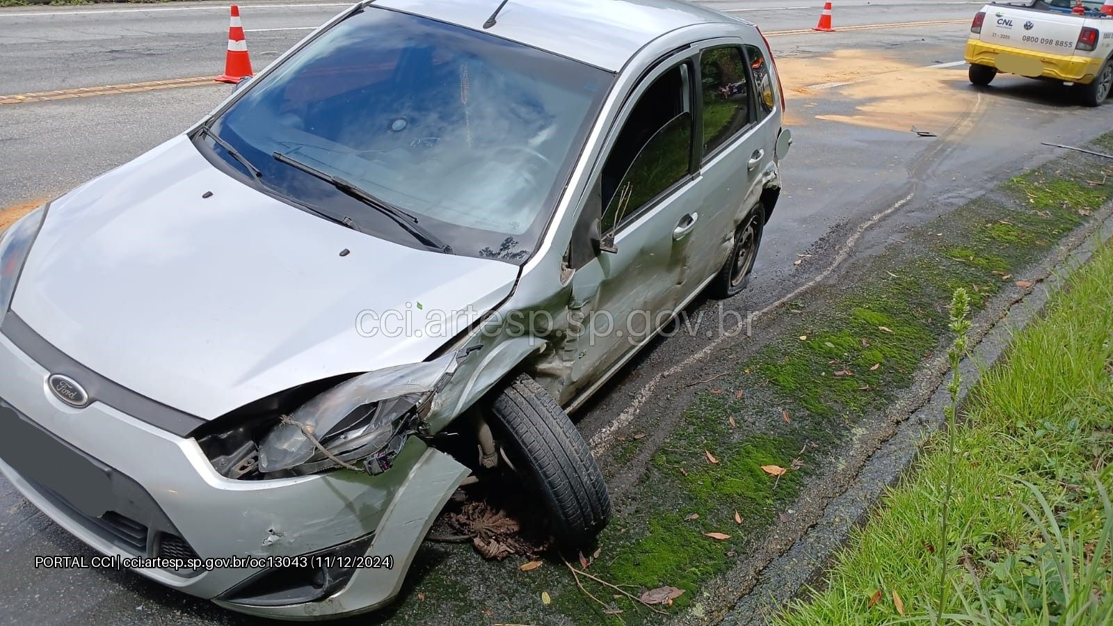 Engavetamento na Rodovia Padre Manuel da Nóbrega (SP-55) causa bloqueio parcial em Santos