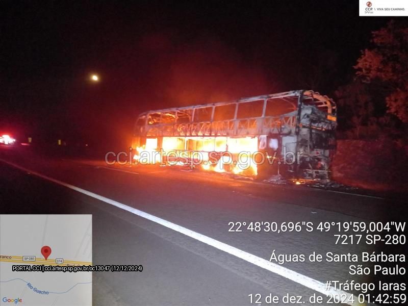 Ônibus pega fogo na Rodovia Castelo Branco nesta quinta, 12 de dezembro