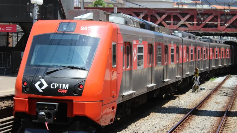 Passageira é resgatada após ficar com a perna presa em vão na Estação Corinthians-Itaquera da CPTM