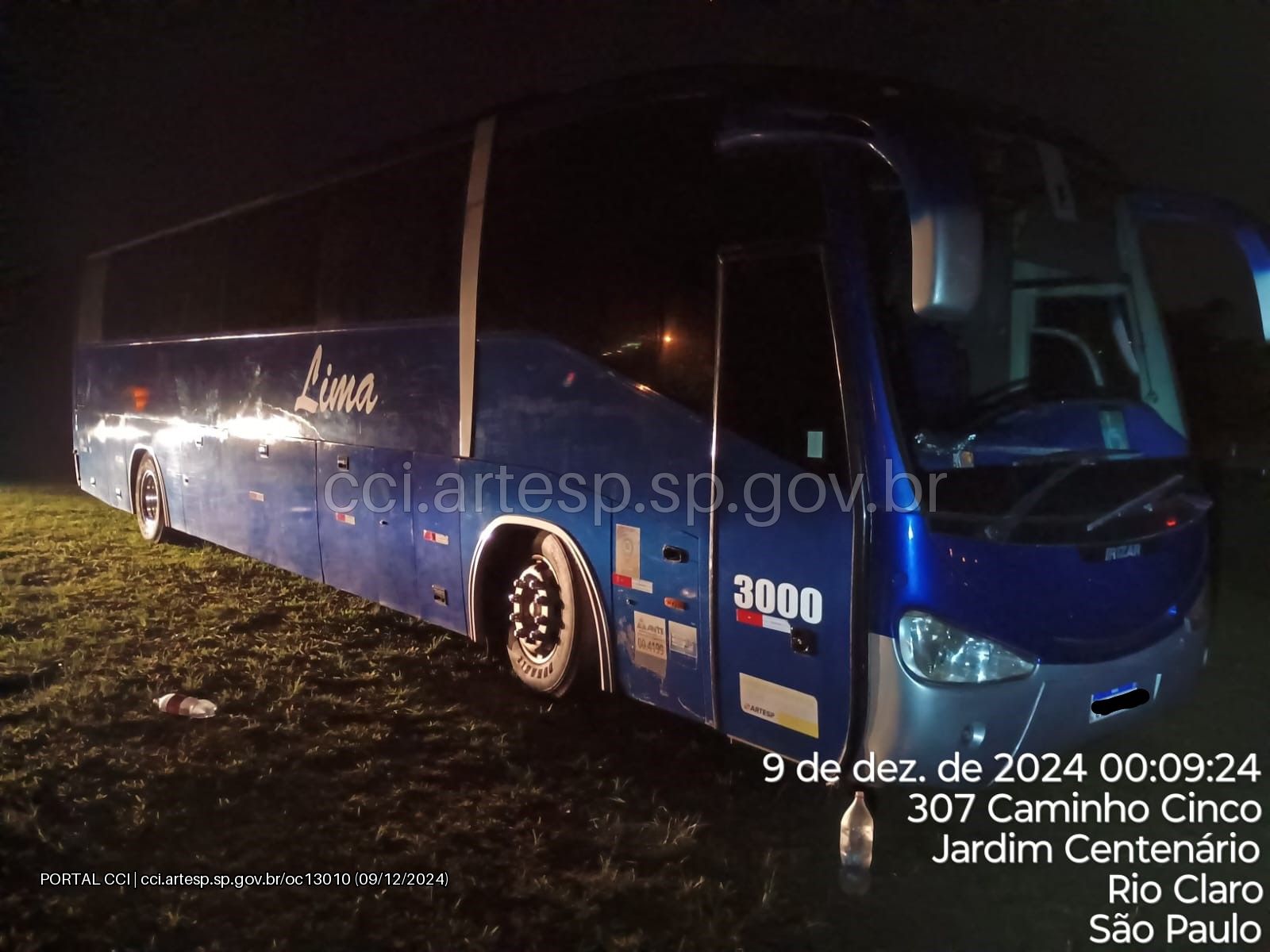 Ônibus abandonado é encontrado na Rodovia Washington Luís em Rio Claro-SP