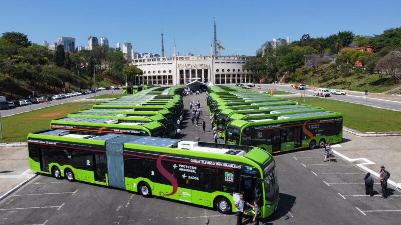 Projeto de Lei de Milton Leite adia eletrificação total dos ônibus em SP para 2054 e gera polêmica