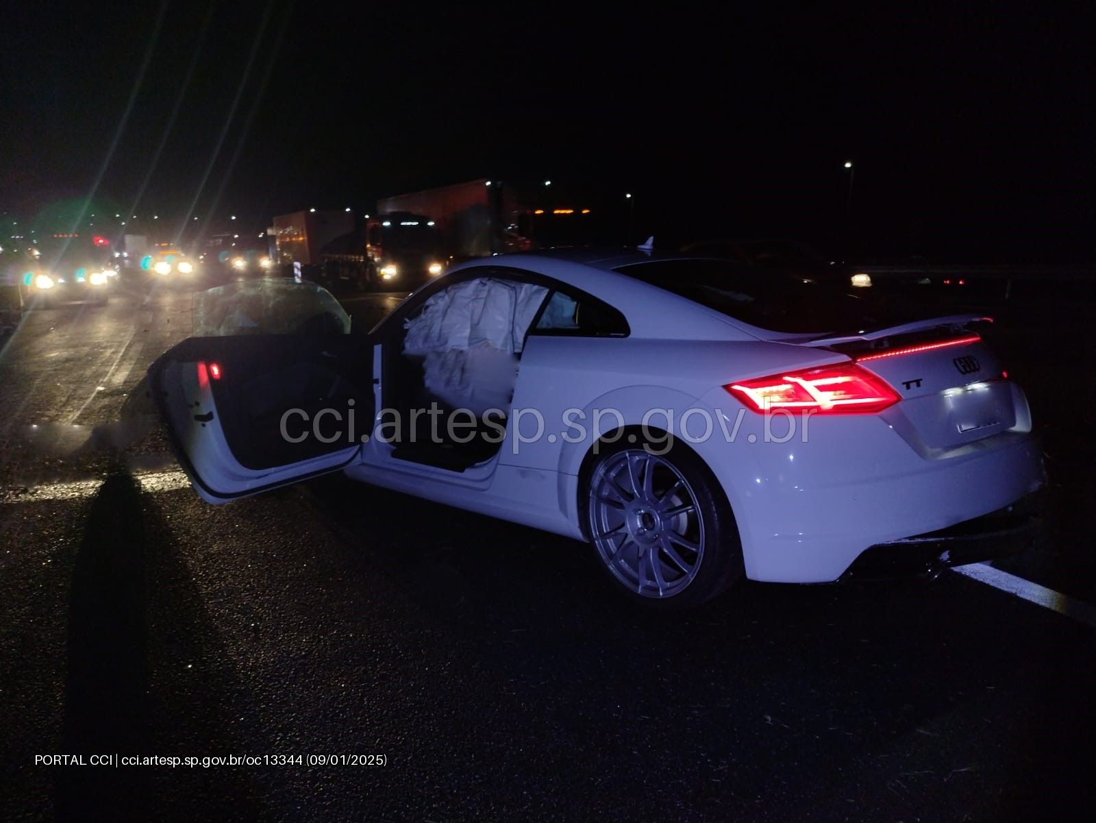 Acidente entre Audi e Subaru deixa uma pessoa morta na Rodovia dos Bandeirantes