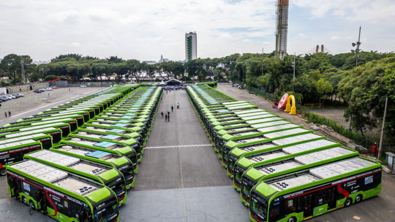 São Paulo recebe 100 novos ônibus elétricos movidos a bateria