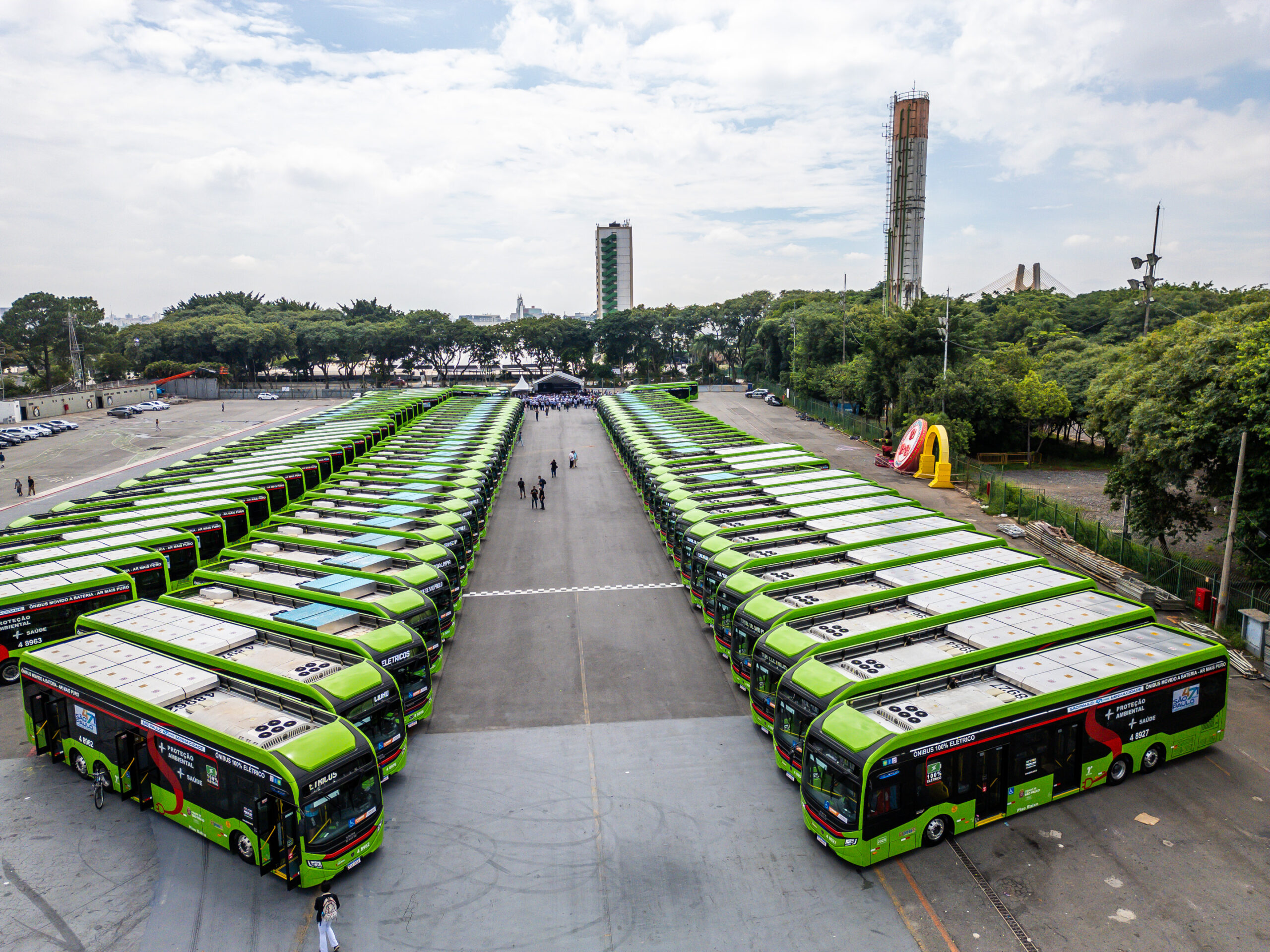 São Paulo recebe 100 novos ônibus elétricos movidos a bateria