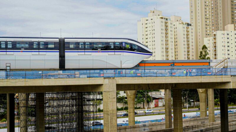 Metrô faz primeira viagem com trem da Linha 17-Ouro do monotrilho