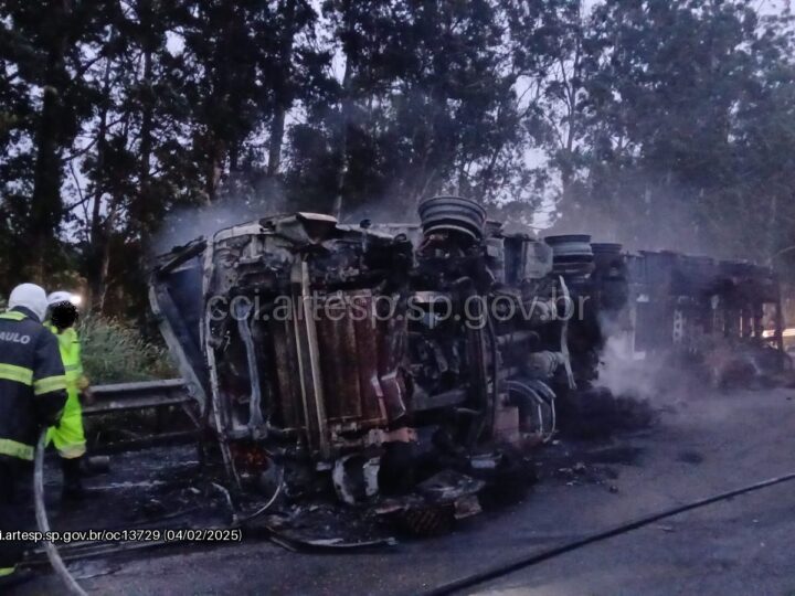 Acidente grave na SP-333 em Assis deixa dois mortos e causa interdição