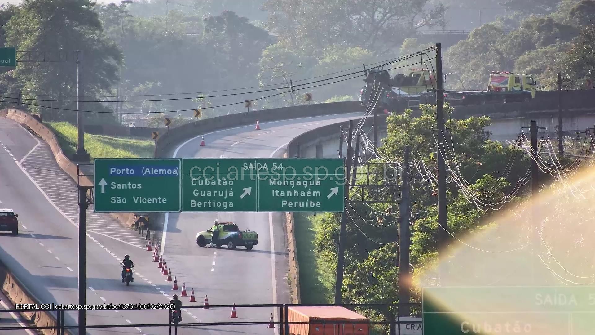 Acidente na Rodovia Anchieta bloqueia trecho em Cubatão