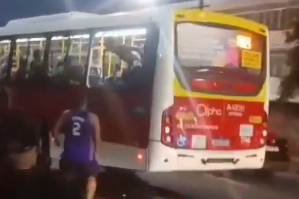 Confusão em ônibus de Botafogo após suposta tentativa de assalto