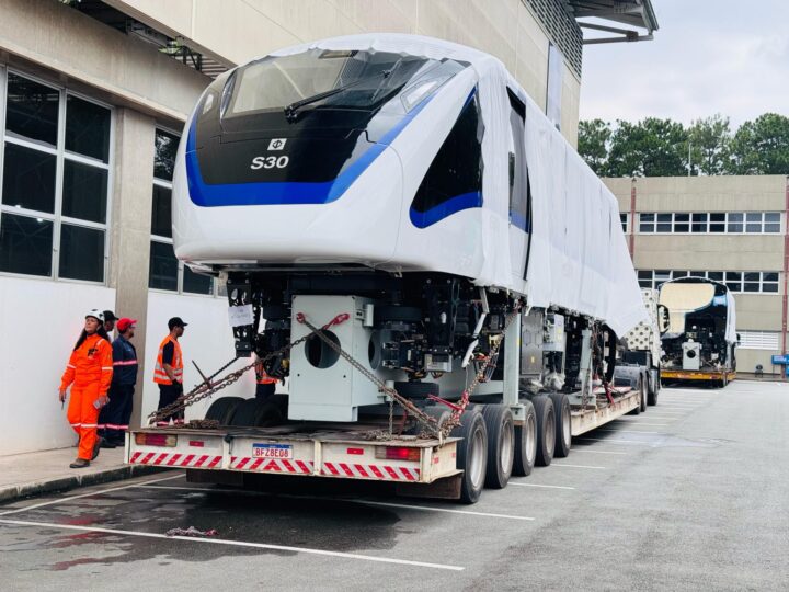 Metrô recebe dois novos trens para a Linha 15-Prata do monotrilho