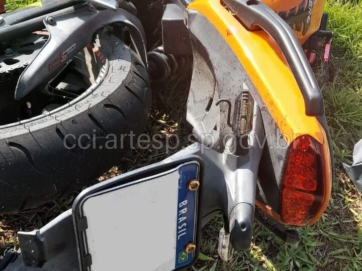 Motociclista morre após colisão com carreta na Rodovia Zeferino Vaz