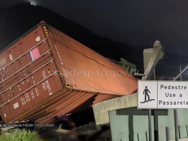 Acidente na Anchieta gera 29 km de congestionamento rumo ao litoral