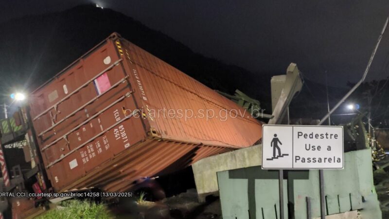 Acidente na Anchieta gera 29 km de congestionamento rumo ao litoral