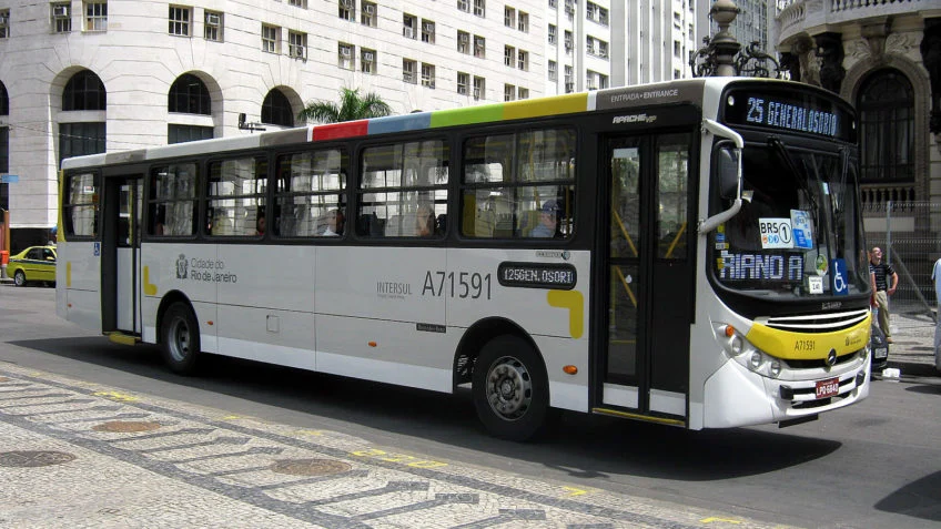 Assaltos a ônibus na Avenida Brasil aumentam preocupação com segurança