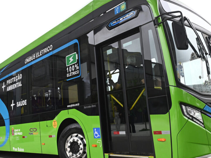 Ônibus elétricos parados em SP: Mercedes entrega 175 veículos, mas não recebe