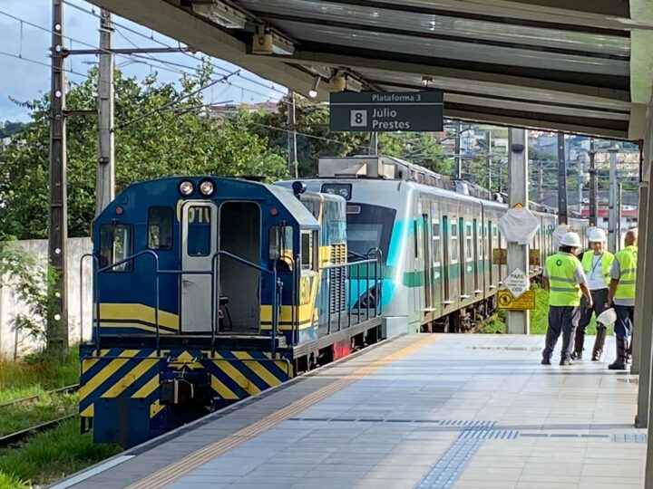 Falha em trem prejudica operação da Linha 8 que só deve ser normalizada no sábado