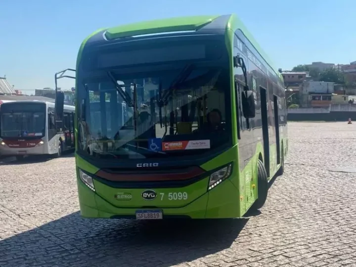 São Paulo testa ônibus 100% elétrico da BYD na linha 695V-10