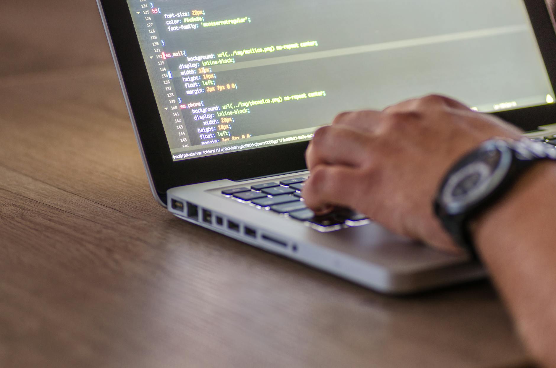 Como funciona o processo de desenvolvimento de software em uma software house