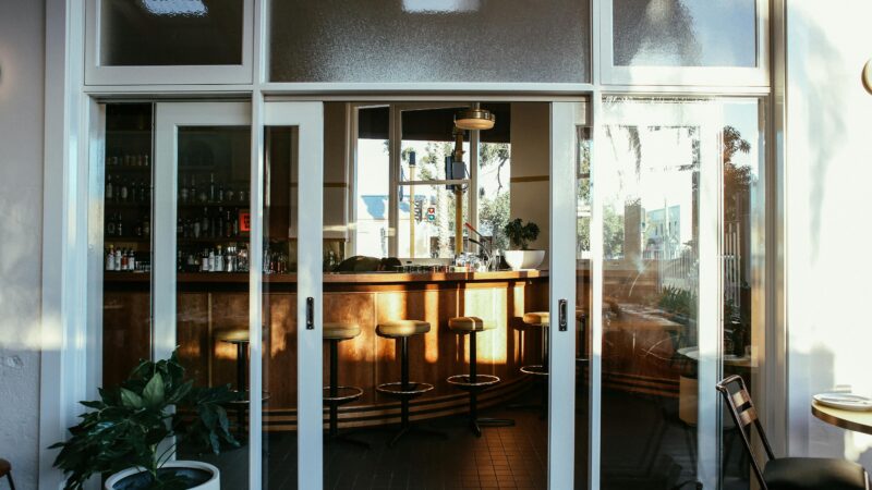 Desentupimento de caixa de gordura em restaurante: normas e frequência