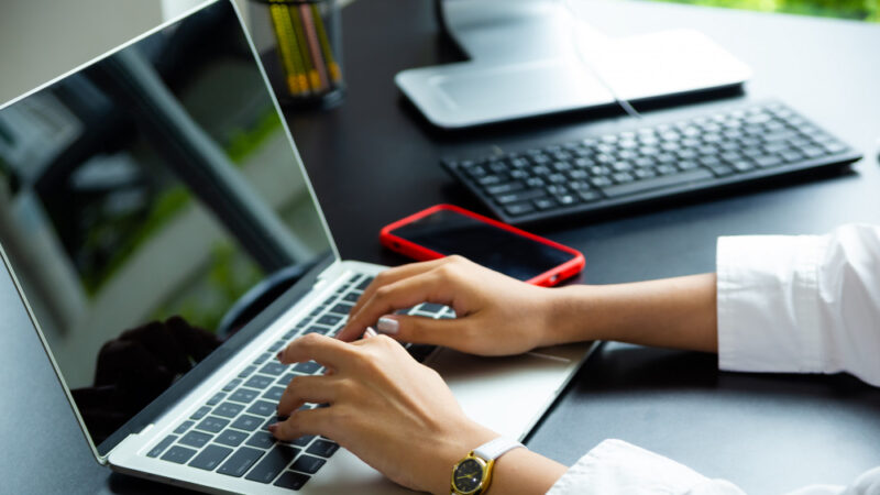 SEO ou Google Ads: como empresas na Espanha podem combinar as duas estratégias para atrair clientes?