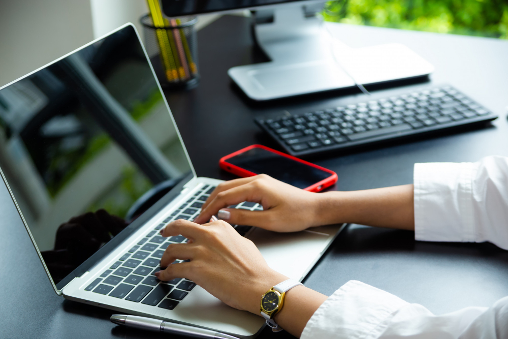 SEO ou Google Ads: como empresas na Espanha podem combinar as duas estratégias para atrair clientes?